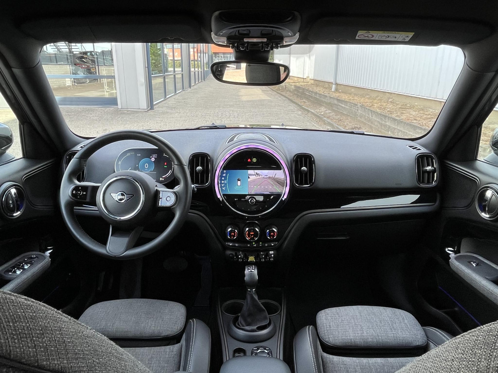47161314-5.jpg