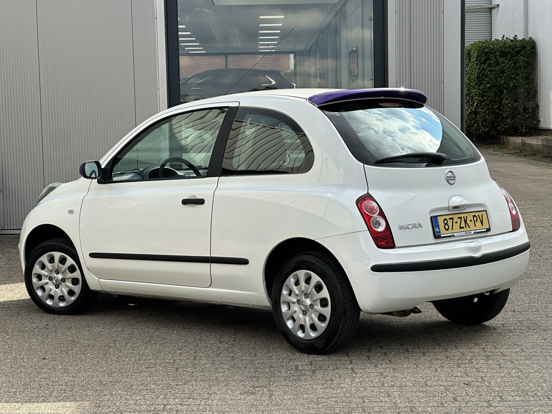 47993919-16.jpg